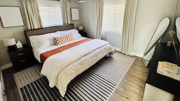 2 chambres, bureau, fer et planche à repasser, lit parapluie