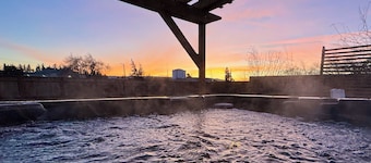 Cozy Ellensburg Home with Hot Tub - Radio Hill near CWU, Rodeo & Downtown