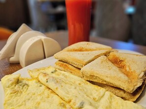 Desayuno continental gratuito y diario