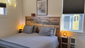 1 quarto, cofres nos quartos, escrivaninha