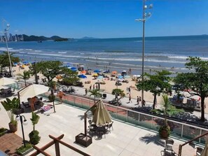Beach - Beautiful beachfront apartment in Balneário Camboriú. Cozy and with a stunning view. (Balneário Camboriú)