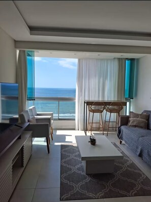 Living area - Beautiful beachfront apartment in Balneário Camboriú. Cozy and with a stunning view. (Balneário Camboriú)