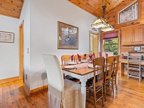 Dining - Hummingbird Hollow-Majestic Mountain Views! (Maggie Valley)