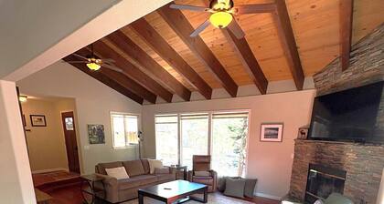 Heavenly Ski Cabin - AC - Family and Pet Friendly - Near Lake Tahoe and casinos
