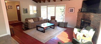 Pet friendly home near Heavenly with central air conditioning