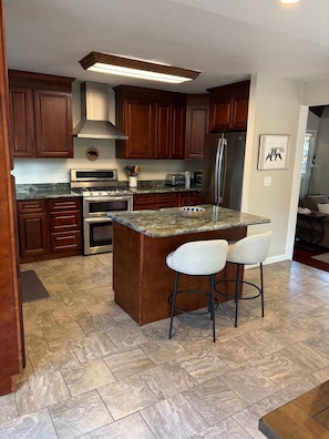 Fridge, microwave, oven, stovetop - Heavenly Ski Cabin - Central AC - Pet Friendly - Near Lake Tahoe and casinos (Kingsbury)