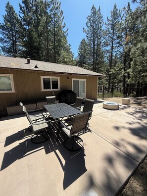 A patio with a table and chairs, a grill, and a fire pit. - Pet friendly home near Heavenly with central air conditioning (Kingsbury)