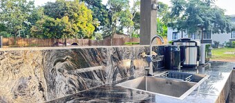 Cozy 2-bedroom bungalow in adorable Lake Victoria Bussi Island, Central Region