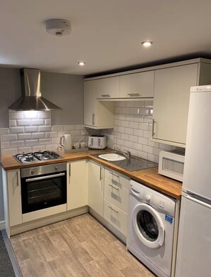 Private kitchen - Fantastic 1 bedroom (2 beds) apartments with free parking (Sale)
