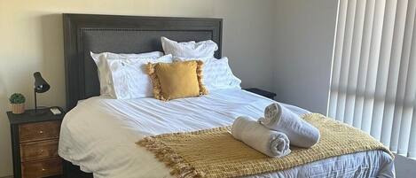 4 bedrooms, iron/ironing board, WiFi, bed sheets