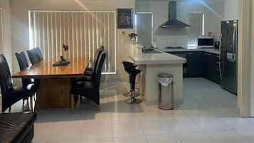 Mikrowelle, Ofen, Herdplatte, Geschirrspüler