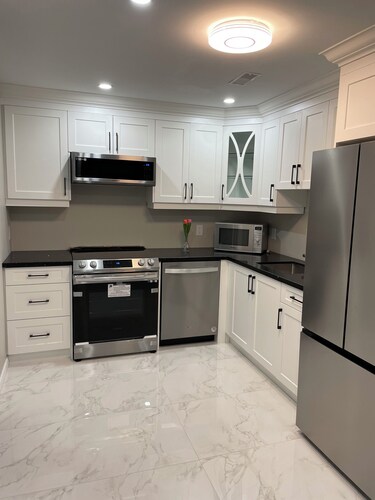 Forget your worries in this 1000 sqft  Independent apartment with parking.