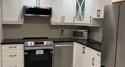 Forget your worries in this 1000 sqft Independent apartment with parking.