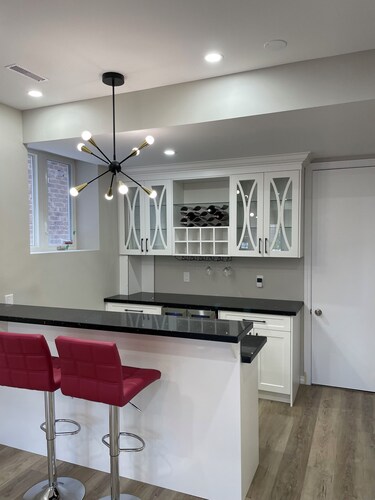 Forget your worries in this 1000 sqft  Independent apartment with parking.