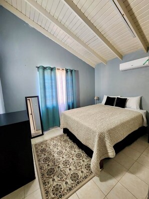Iron/ironing board, WiFi, bed sheets - Modern 2-Bedroom Home, 5 minutes to beach, Falmouth (Florence Hall Village)