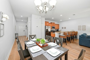 Dining - Bright & Breezy Disney Escape | Pool | BBQ (Kissimmee)