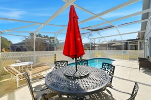 Outdoor dining - Calm & Homey 3BR Oasis with Private Pool (Davenport)