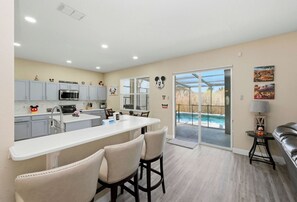 Fridge, microwave, oven, stovetop - Ultimate Playhouse | Pool, W/D & Game Room (Davenport)