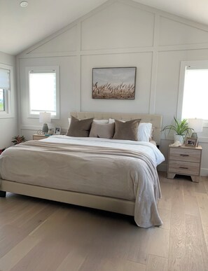 3 bedrooms, desk, iron/ironing board, free WiFi - Oceanfront Retreat with Private Pool (Cap-Pelé)