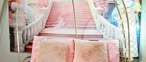 4 habitaciones, tabla de planchar con plancha, wifi y ropa de cama