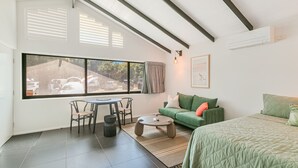 TV - Fingal Beach Nook - Wi-Fi and Linen included (Fingal Head)