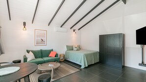 1 bedroom, iron/ironing board, internet, bed sheets - Fingal Beach Nook - Wi-Fi and Linen included (Fingal Head)