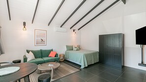 Iron/ironing board, Internet, bed sheets - Fingal Beach Nook - Wi-Fi and Linen included (Fingal Head)