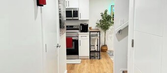 Modern 2BDR suite in Harbour Landing Near Airport