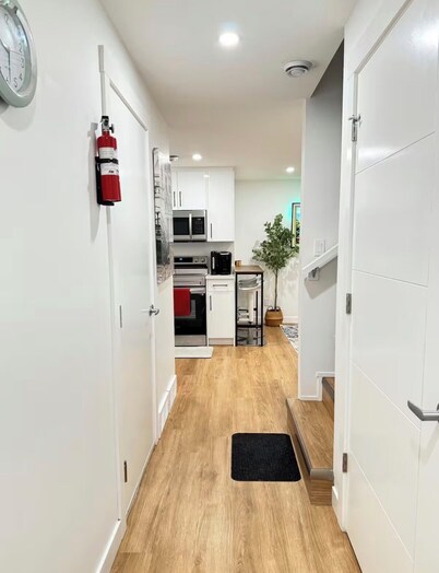 Modern 2BDR suite in Harbour Landing Near Airport