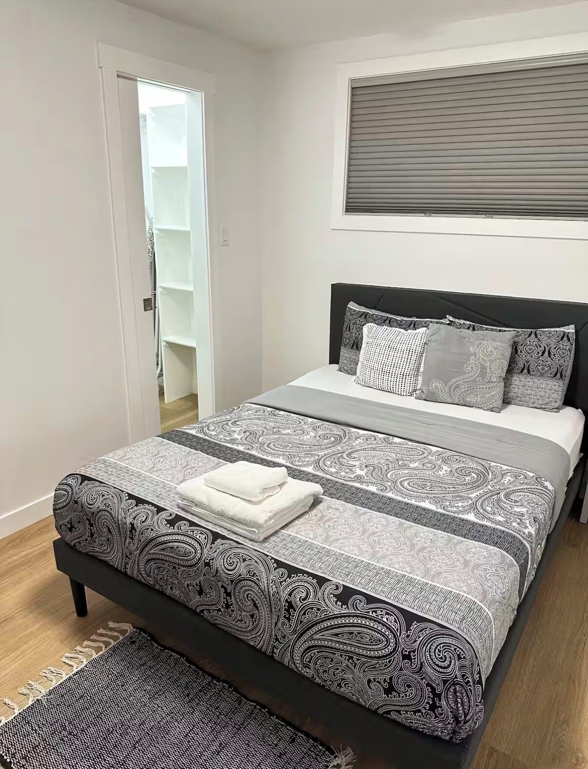 Desk, iron/ironing board, free WiFi, bed sheets