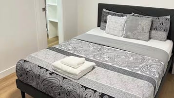 Desk, iron/ironing board, free WiFi, bed sheets