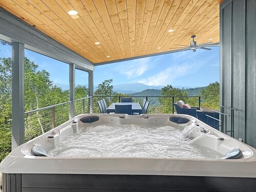 Luxury Cabin w/ Epic Views + Hot Tub & Firepit