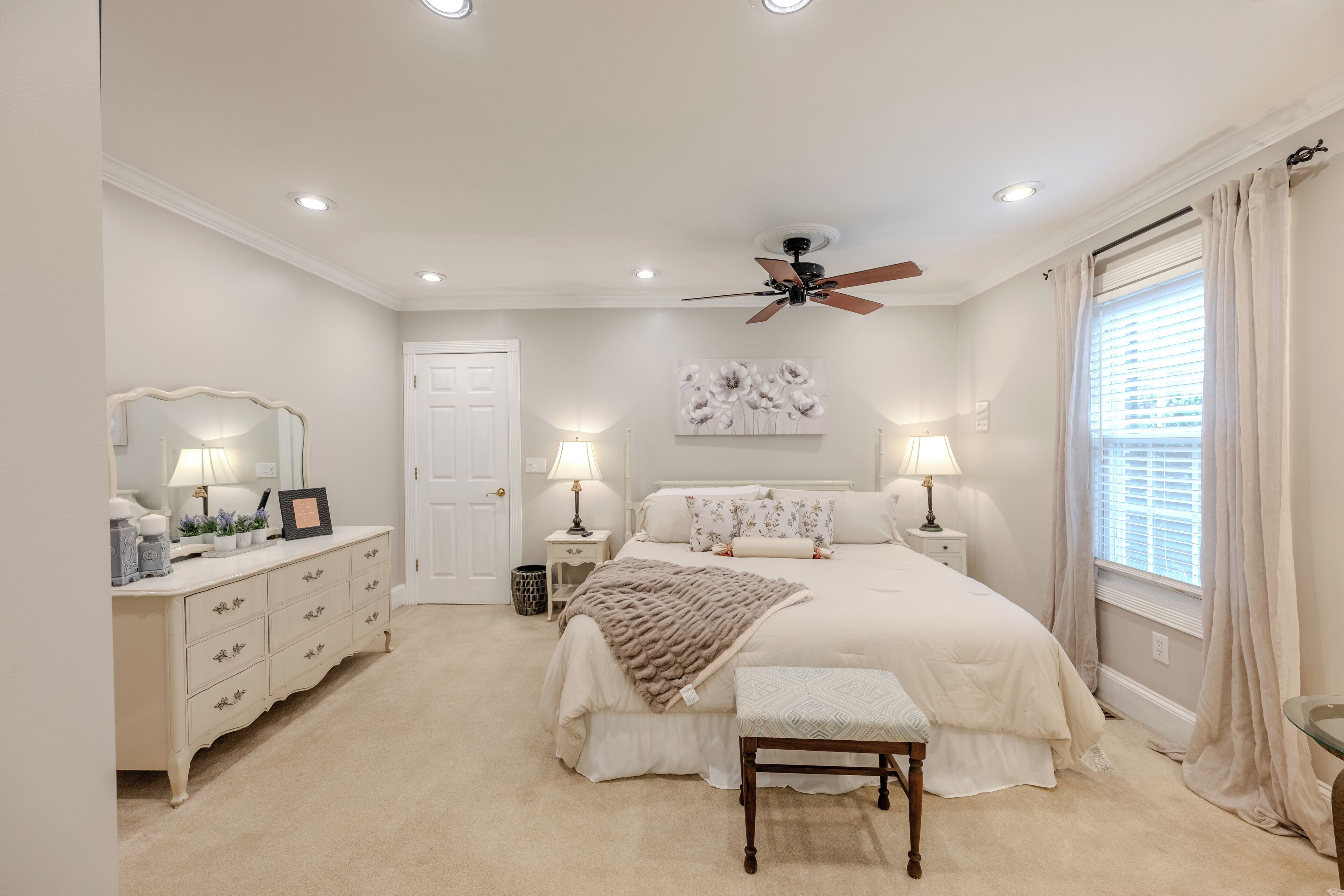 Fer et planche à repasser, Wi-Fi, literie fournie