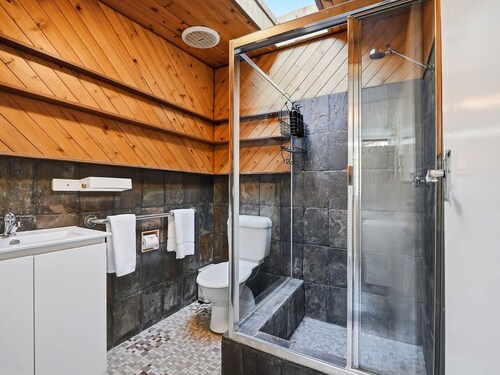 The Heritage Stay • 1860s Cottage • Central CBD