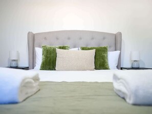 Ferros/tábuas de passar roupa, berço de viagem, Wi-Fi, roupa de cama