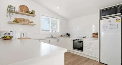 William Cottage - CBD Base, Cosy Family Retreat