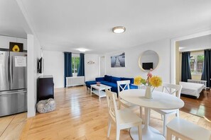 Interior - Cozy Family Retreat Minutes From Falls  (Niagara Falls)