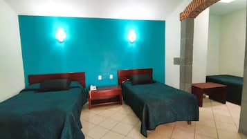 Habitación cuádruple estándar | Wifi gratis y ropa de cama