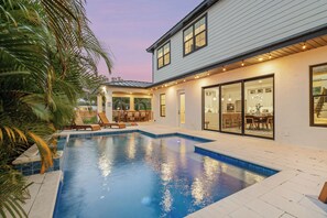 A heated pool - Hibiscus Haven | Salt Pool, Lux Family Home, Sleeps 10 (Sarasota)