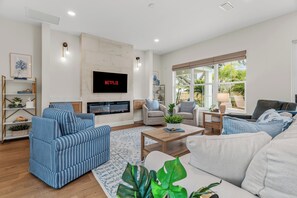 Smart TV - Hibiscus Haven | Salt Pool, Lux Family Home, Sleeps 10 (Sarasota)