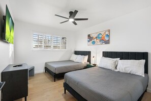 6 bedrooms, desk, iron/ironing board, travel crib