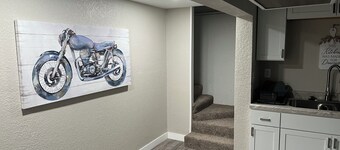 Spacious 5-bedroom house in pleasant Milan with AC and large screened in patio