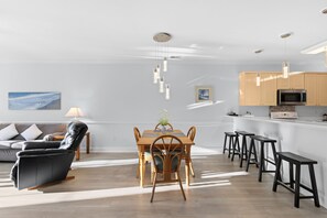 Dining - Coastal Golf Getaway in Myrtle Beach | Magnolia Pointe Magnolia Lake 4827-103 (Myrtle Beach)