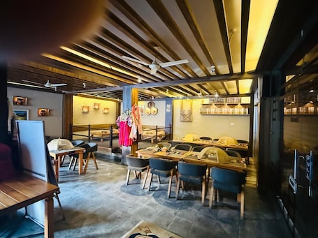 Restaurantes. RJ Hotel Pokhara