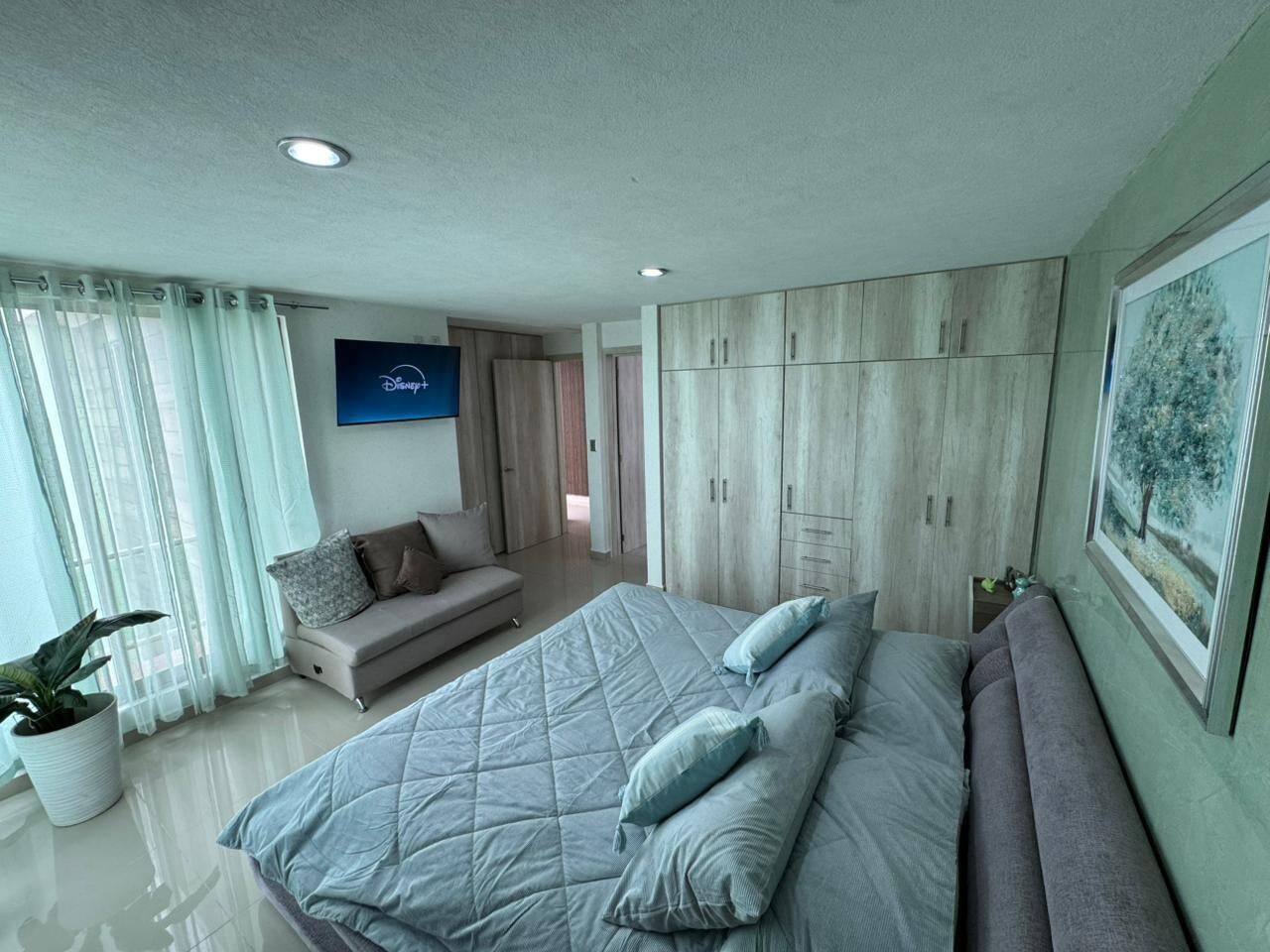 3 chambres, fer et planche à repasser, Wi-Fi, draps fournis