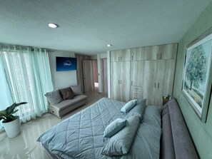 3 chambres, fer et planche à repasser, Wi-Fi, draps fournis