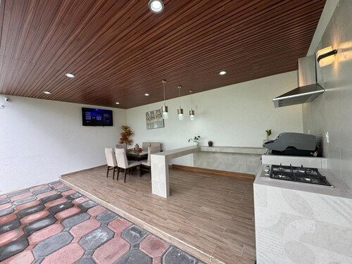 Altavista House