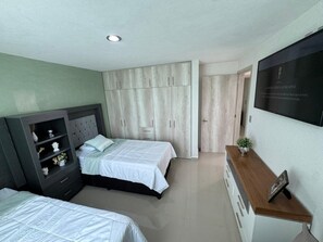 3 chambres, fer et planche à repasser, Wi-Fi, draps fournis