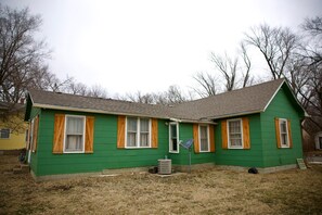 Exterior - 3-bedroom house in Saint Mary's (Saint Marys)