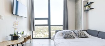 ¡A pasos de Fundidora! Gym, Pool & Parking 6ppl